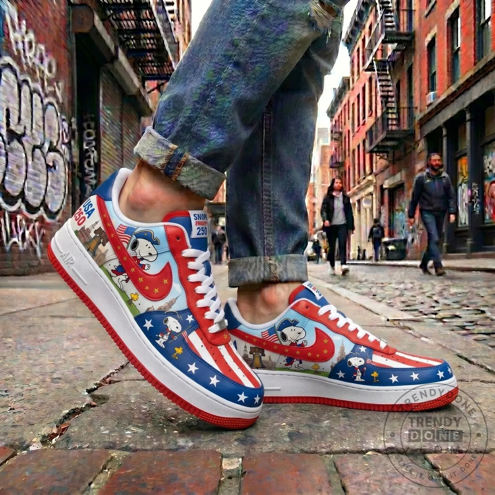 Snoopy 250 Years of America Low-Top Sneakers 10 Snoopy 250 Years of America Low-Top Sneakers